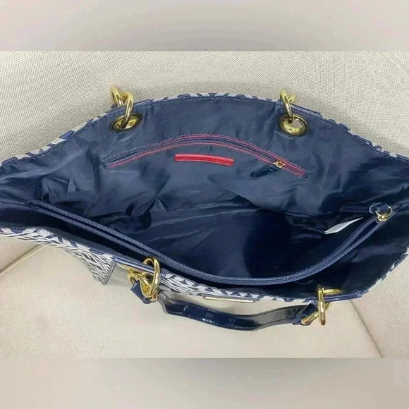 Tommy Hilfiger hand bag - Picture 2 of 4